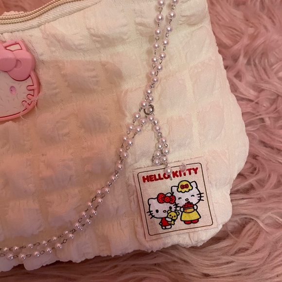 BOGO Kawaii Factory Hello Kitty White and Pink Quilted Shoulder Bag - Picture 4 of 7
